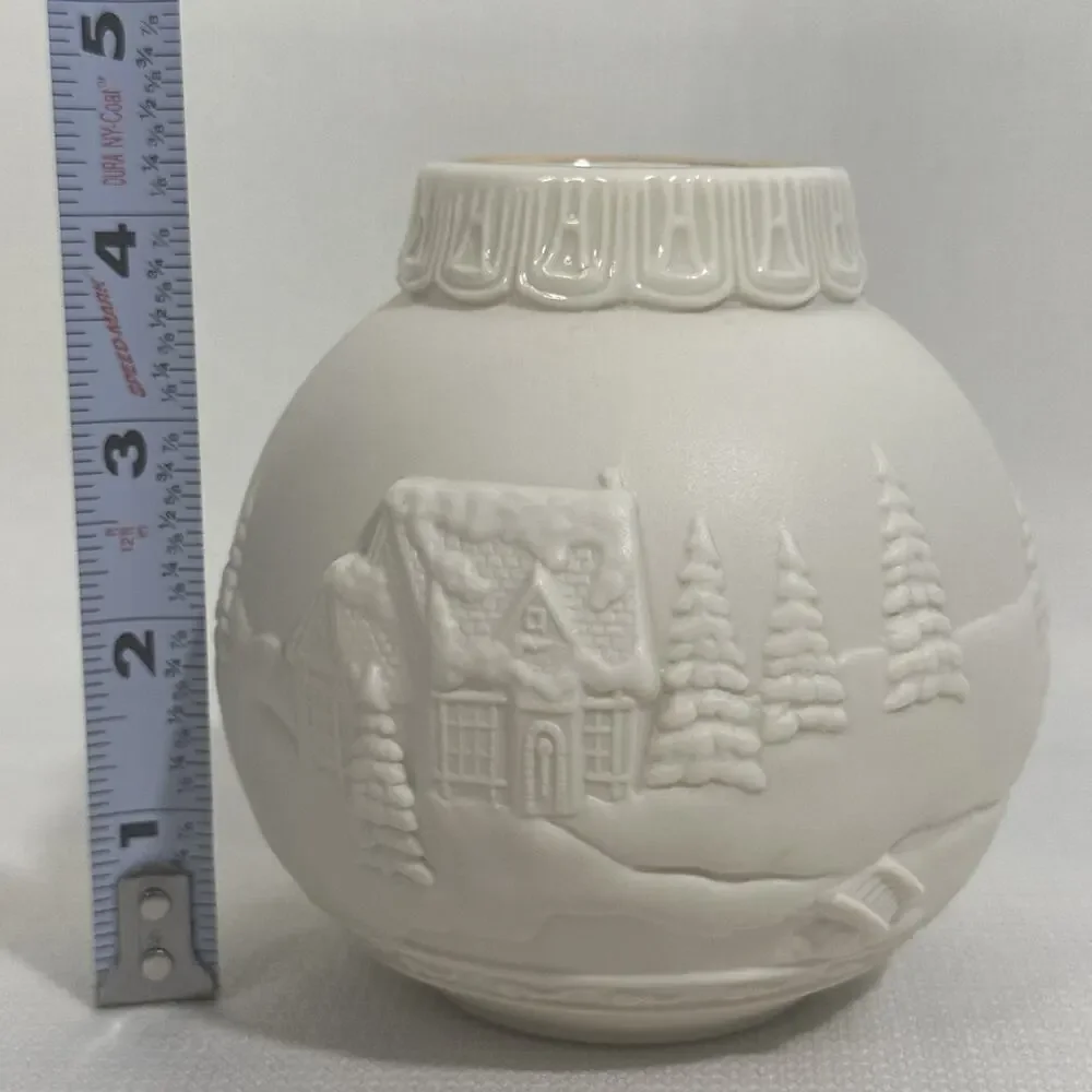 Lenox Winter Wonderland Votive Candle Ornamental Glow Design Cream Gold Trim